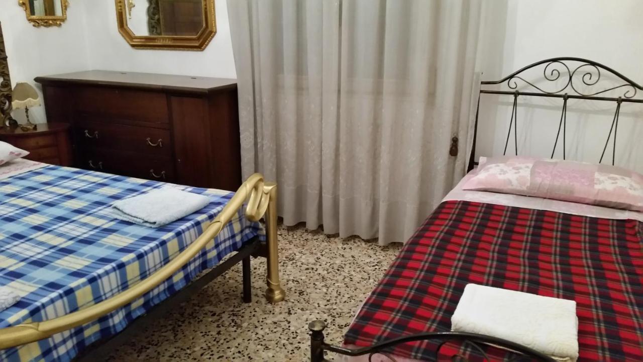 Bed and Breakfast Casa Gramsci à Modène Extérieur photo