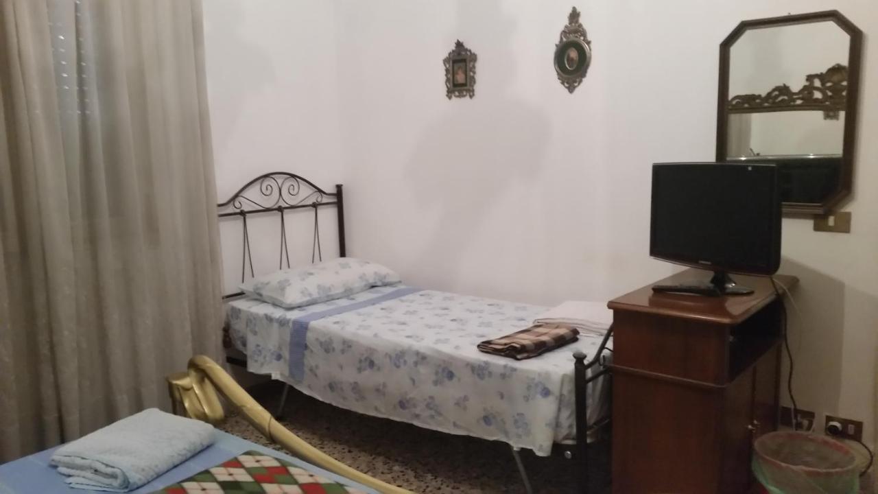 Bed and Breakfast Casa Gramsci à Modène Extérieur photo